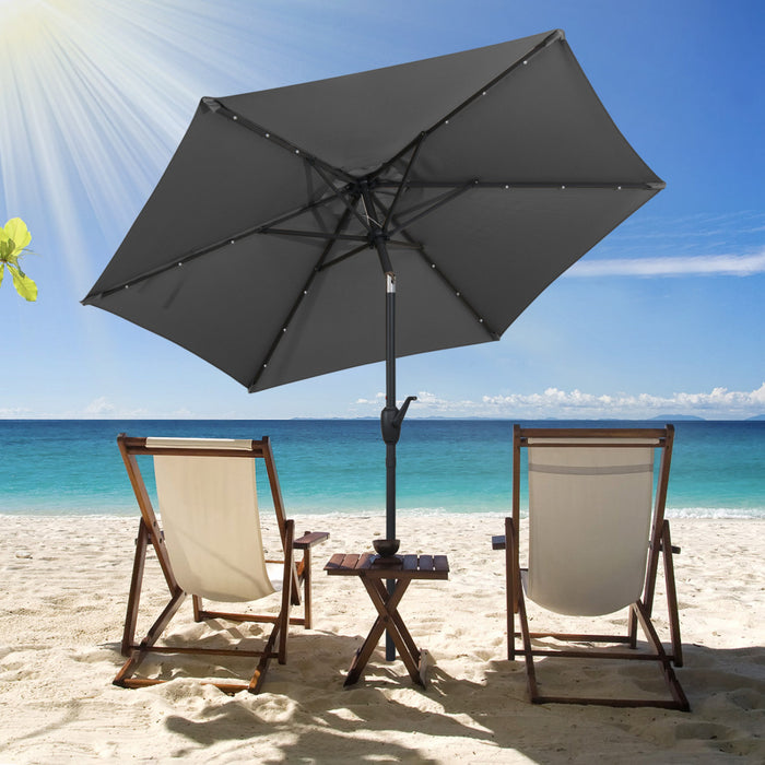 Parasol solaire Costway 7,5 ft avec lumieres LED, inclinaison par bouton-poussoir, manivelle, gris