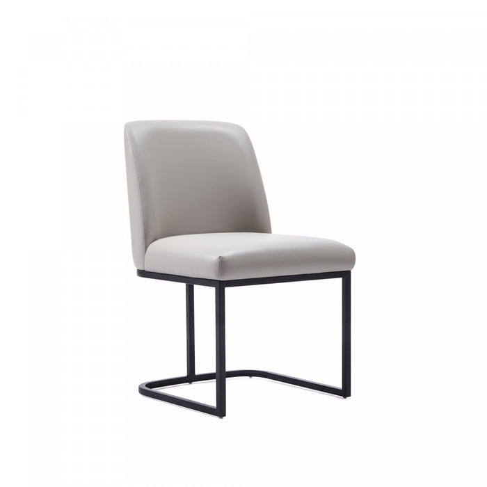 Chaise de salle a manger moderne Serena en metal et cuir vegetalien gris clair - Lot de 2