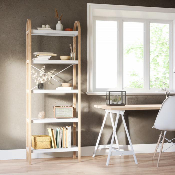 Bibliothèque moderne Bellwood de Umbra à 5 tablettes - blanche et naturelle