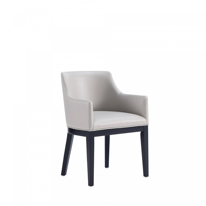Fauteuil en bois moderne Gansevoort en cuir vegetalien gris clair - Lot de 2