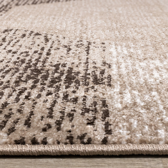 Carpette May à motifs géométriques vieillis - 5 pi 3 po x 7 pi 7 po