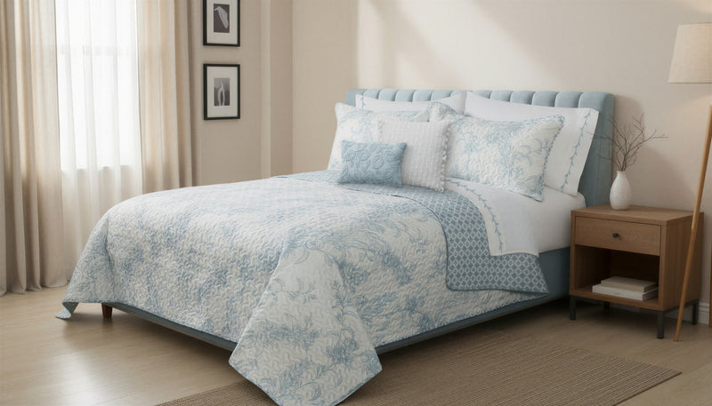 Ensemble de Courtepointe Reversible 3 Pieces pour Tres Grand Lit, Literie Florale Bleue et Blanche en Microfibre