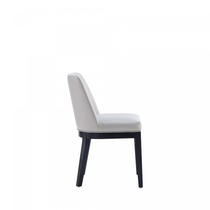 Chaise de salle a manger Gansevoort en bois moderne et cuir vegetalien, gris clair - Lot de 4