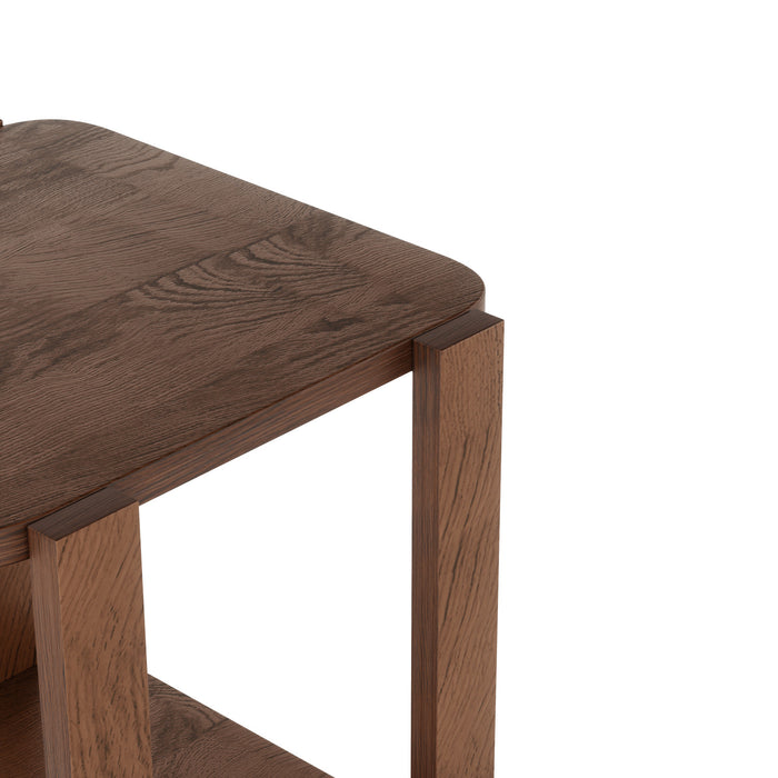 Table de bout et de fauteuil moderne Bellwood de Umbra en bois massif avec tablette - noyer vieilli