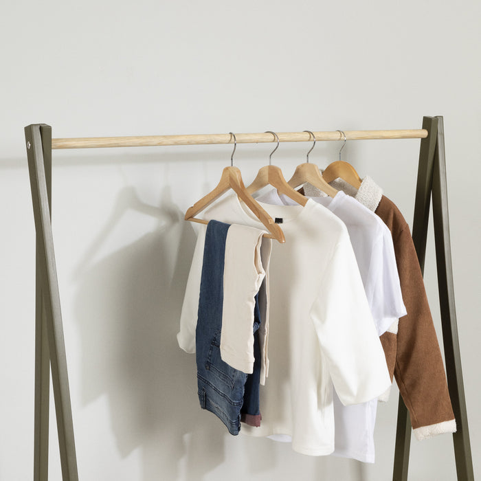 Portant à vêtements Sweedi en bois pour enfants - vert olive