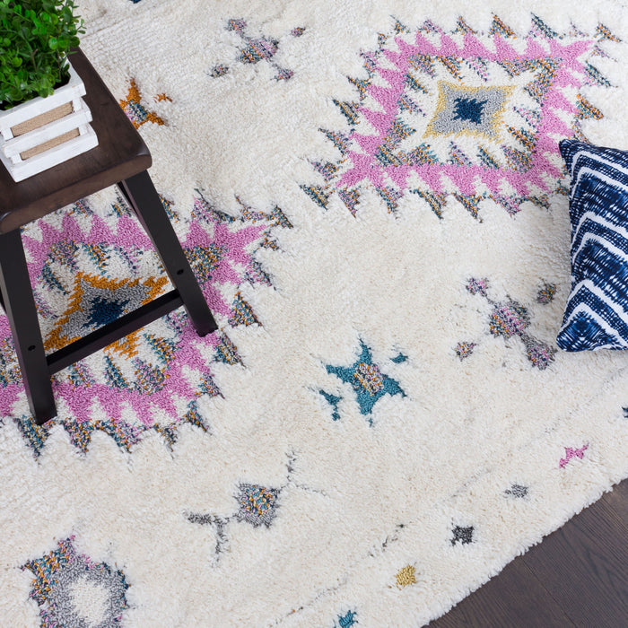 Carpette à poil long Lola à motif de diamants - 2 pi 7 po x 8 pi