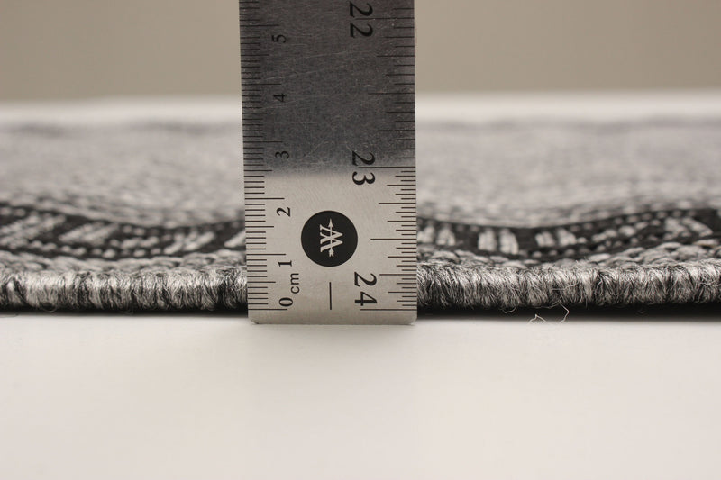 Carpette Versach grise - 2 pi 8 po x 8 pi 2 po