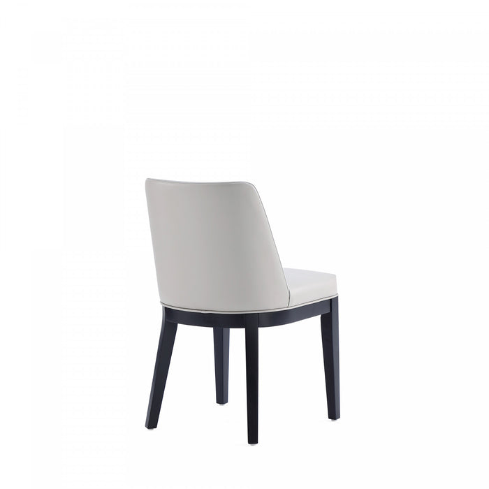 Chaise de salle a manger Gansevoort en bois moderne et cuir vegetalien, gris clair - Lot de 4