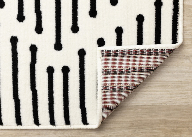 Carpette Forte noire et blanche à motif de rayures - 2 pi 7 po x 4 pi 11 po