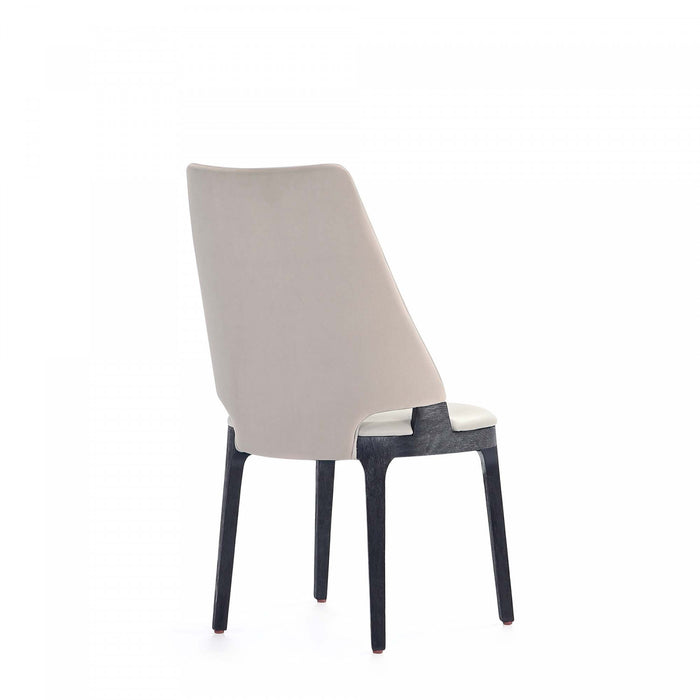Chaise de salle a manger moderne en bois Kara avec revetement en tissu gris clair - Lot de 2