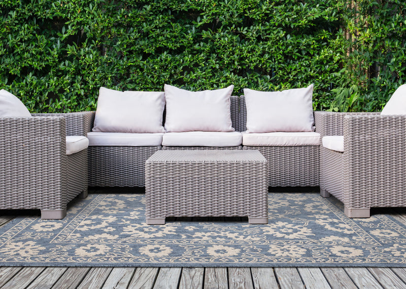 Tapis d'exterieur Cabana bleu et blanc a bordure elegante, 6'7\" x 9'6\"