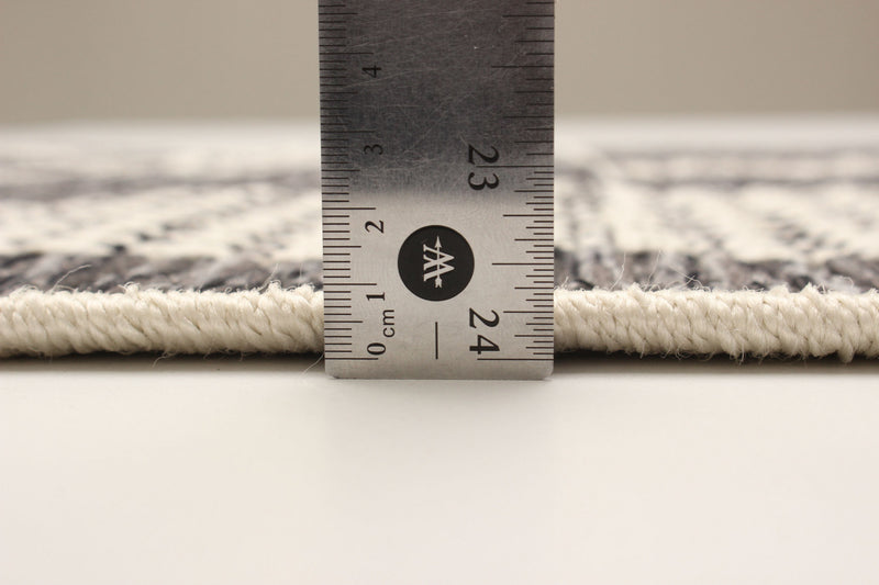 Carpette Bodhi grise - 2 pi 8 po x 8 pi 2 po