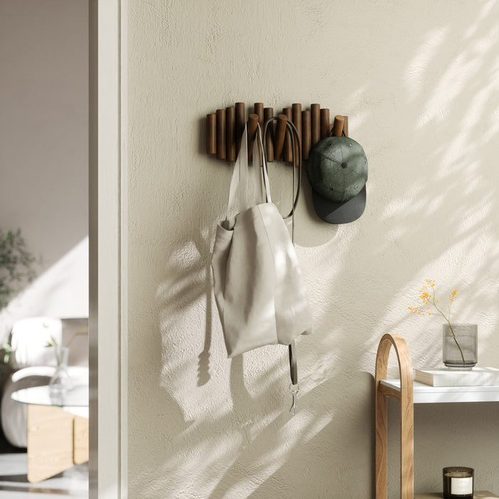 Crochets muraux Picket Rail de Umbra - noyer vieilli