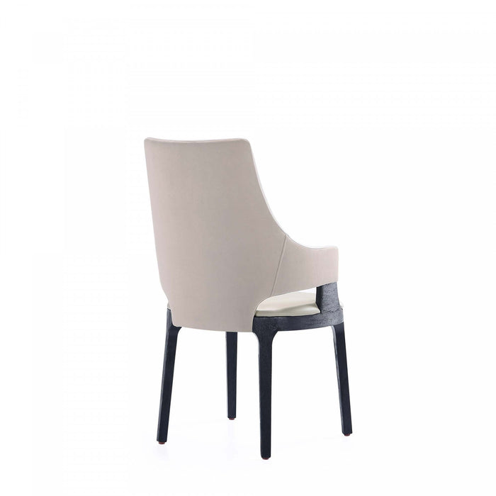 Chaise de salle a manger moderne en bois Kara avec revetement en tissu gris clair