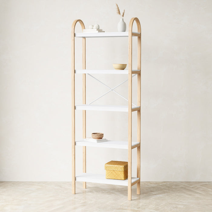 Bibliothèque moderne Bellwood de Umbra à 5 tablettes - blanche et naturelle