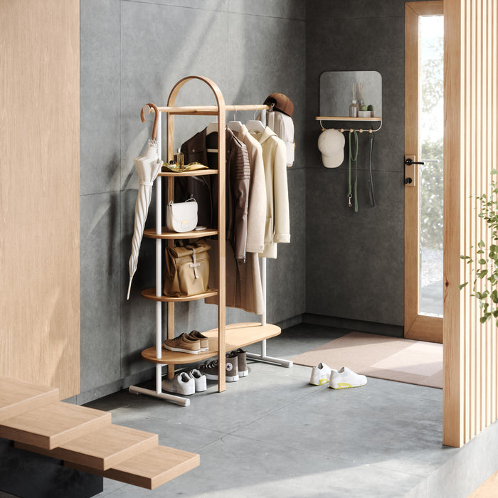 Portemanteau et support à vêtements modernes Bellwood de Umbra en bois - blanc et naturel