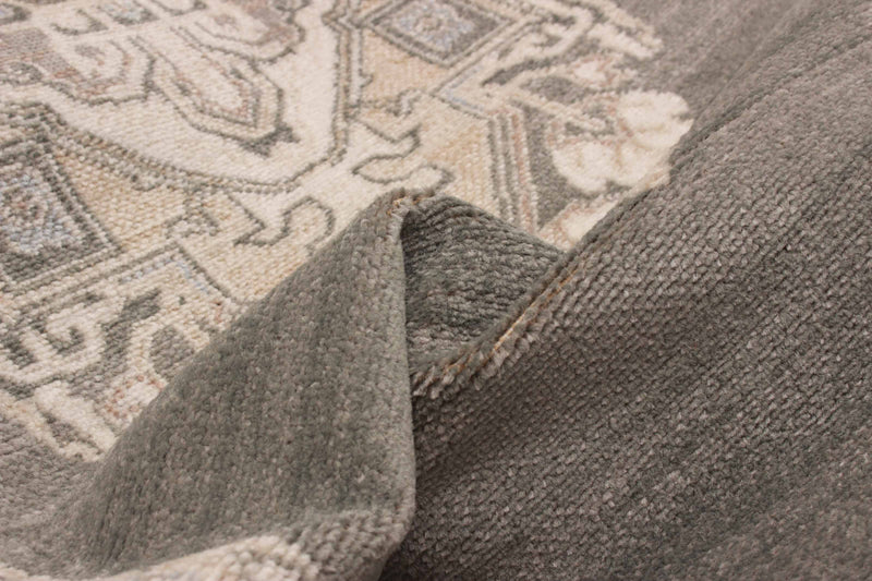 Carpette longue Addie beige - 2 pi 8 po x 8 pi 2 po  