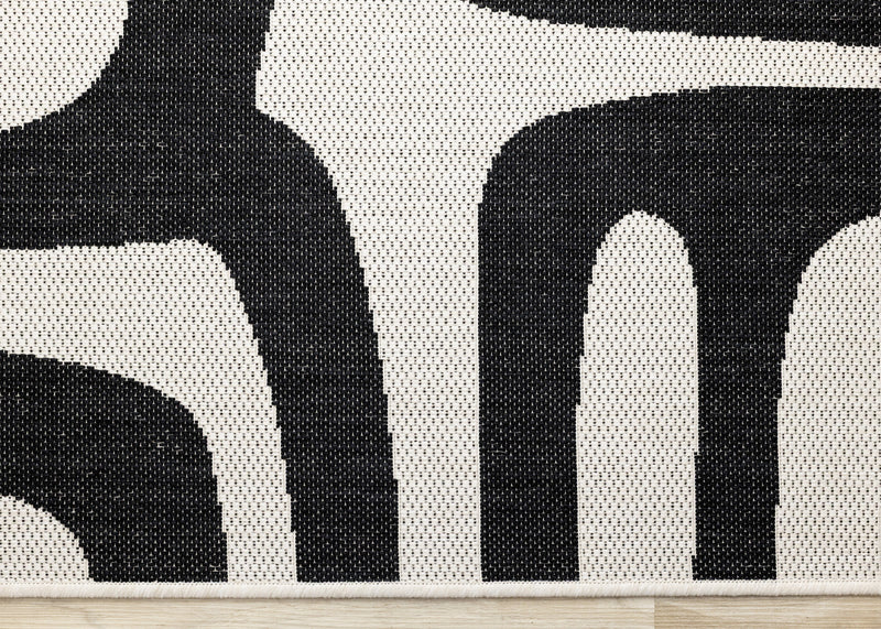 Tapis d'exterieur Jackson a lignes abstraites noires et blanches, 5'3\" x 7'7\"