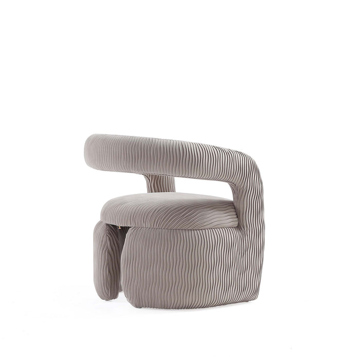 Fauteuil lounge Corvette mi-siecle moderne en velours coloris colombe