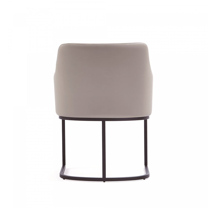 Fauteuil Serena en metal moderne et cuir vegetalien, gris clair - Lot de 2