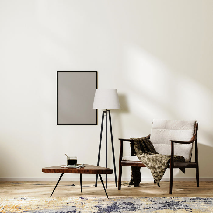 Lampe à pied architecturale noire de 64 po à trépied avec abat-jour texturé