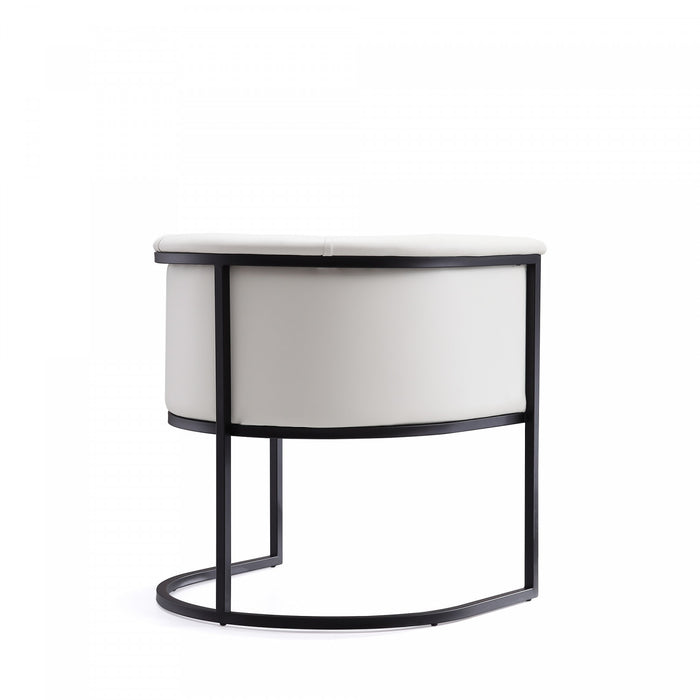 Chaise de salle a manger moderne mi-siecle cosmopolite en cuir vegetalien et metal ivoire - Lot de 2