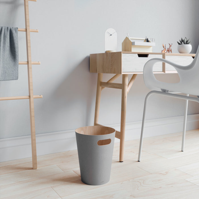 Poubelle Woodrow de Umbra - grise