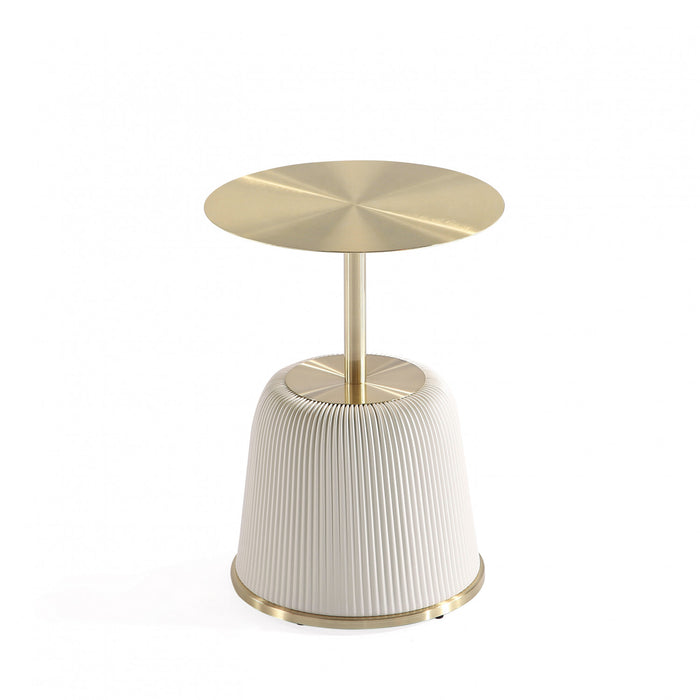 Table d’appoint moderne Anderson a plateau en metal et revetement creme – Lot de 2