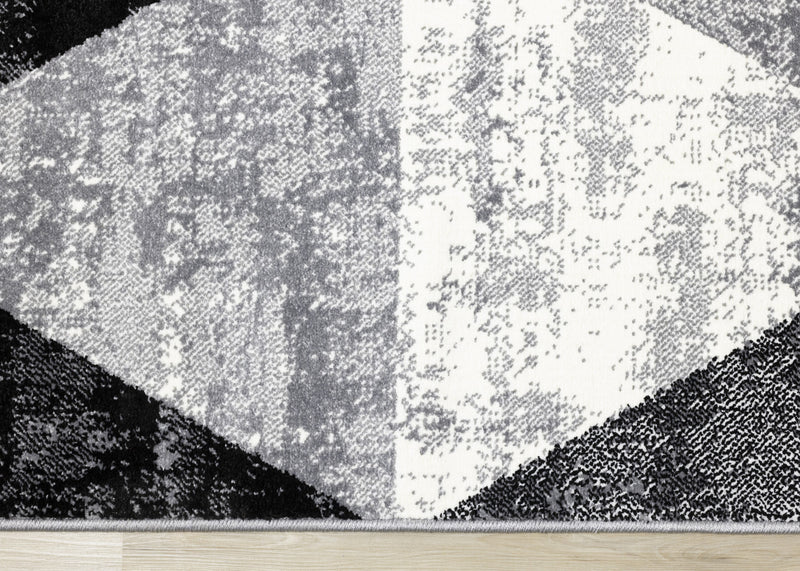 Tapis Covington triangle geometrique noir blanc gris vieilli, 5'3\" x 7'7\"