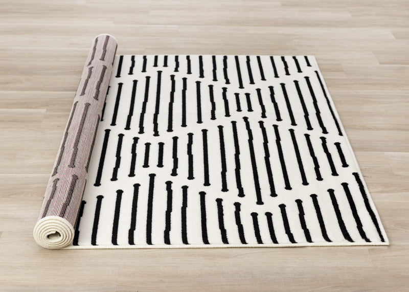 Carpette Forte noire et blanche à motif de rayures - 7 pi 9 po x 10 pi 6 po