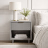 Elara Contemporary 18" Solid Wood Nightstand in Light Gray (1-Drawer) | Table de nuit contemporaine Elara 18" en bois massif, gris clair (1 tiroir)