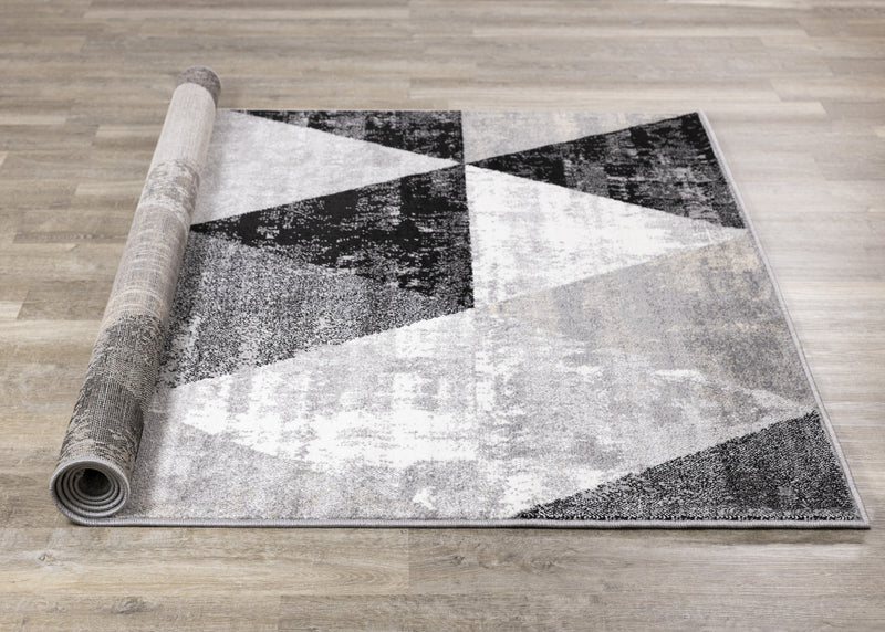 Carpette Covington à motifs de triangles vieillis - 2 pi 8 po x 4 pi 11 po