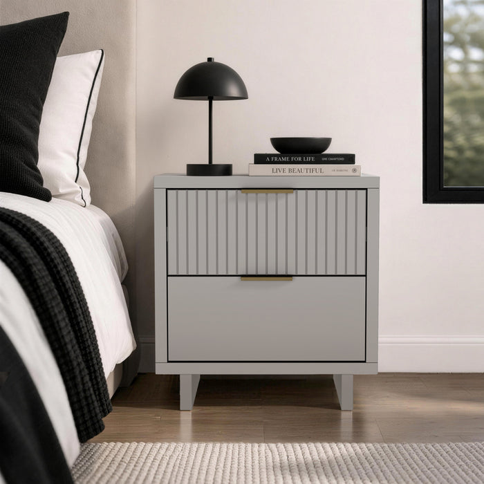 Table de nuit contemporaine Elara 18\" en bois massif, gris clair (2 tiroirs)