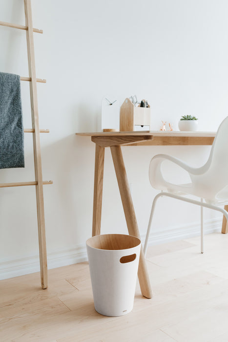 Poubelle Woodrow de Umbra - blanche