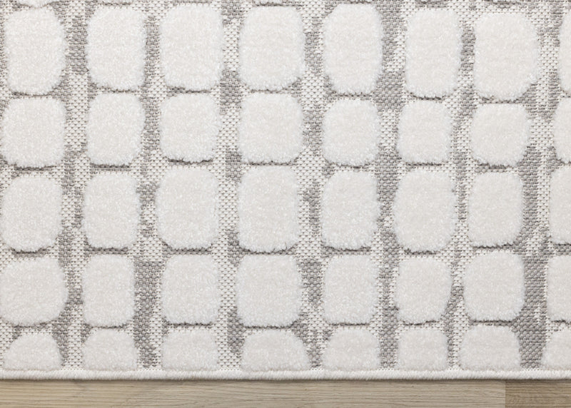 Tapis Oslo White a grands galets, 5'3\" x 7'7\"
