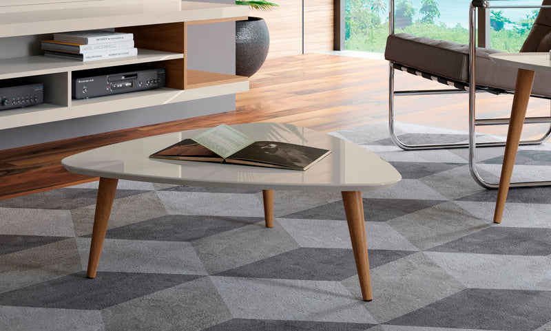 Grande table à café triangulaire Utopia de Manhattan Comfort de 17,51 po avec pattes évasées - blanc cassé et crème d’érable