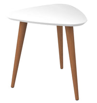 Grande table de bout triangulaire Utopia de Manhattan Comfort de 19,88 po avec pattes évasées en bois - blanc lustré