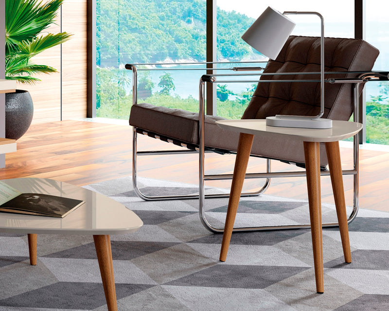 Grande table de bout triangulaire Utopia de Manhattan Comfort de 19,88 po avec pattes évasées en bois - blanc cassé