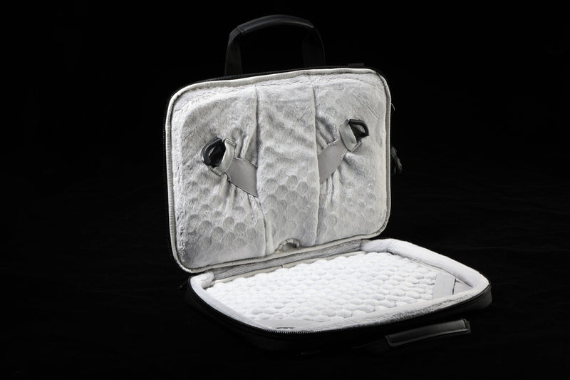 Housse pour ordinateur portable Swissdigital Bolligen 16\" – Chargement USB, resistant a l'eau, systeme Add-A-Bag, protection rembourree, voyage