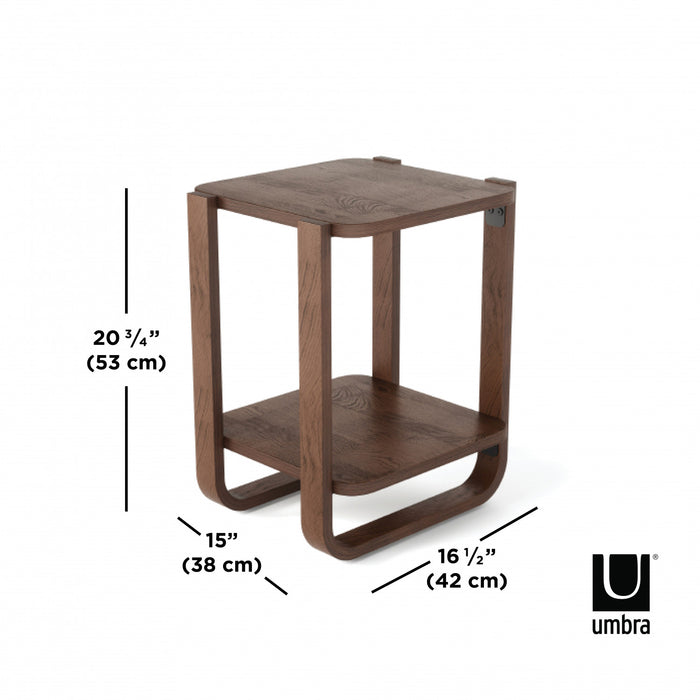 Table de bout et de fauteuil moderne Bellwood de Umbra en bois massif avec tablette - noyer vieilli
