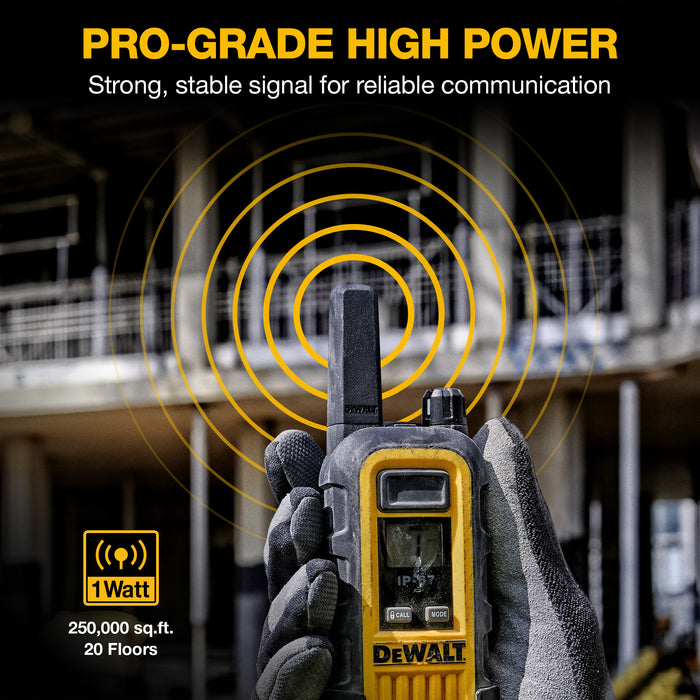 2 talkies de chantier Dewalt DXFRS300 - 1 watt, robuste, longue portée, radios bidirectionnelles intérieures-extérieures + 22 canaux
