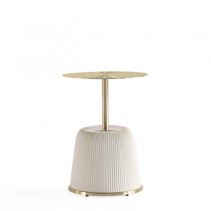 Table d’appoint moderne Anderson a plateau en metal et revetement creme – Lot de 2