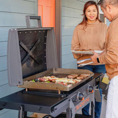 Plancha en fonte de 28 pouces Blackstone avec couvercle - 2311CA