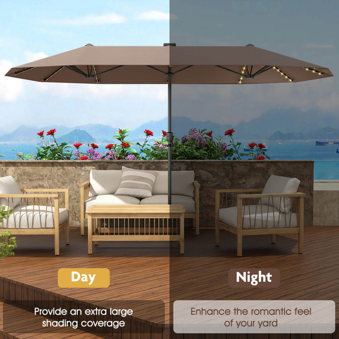 Grand parasol de jardin Costway 13 pieds avec eclairage solaire LED, manivelle, 12 baleines robustes marron