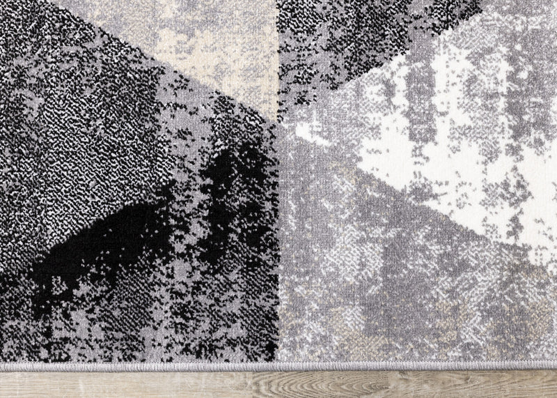 Carpette Covington à motifs de triangles vieillis - 2 pi 8 po x 4 pi 11 po