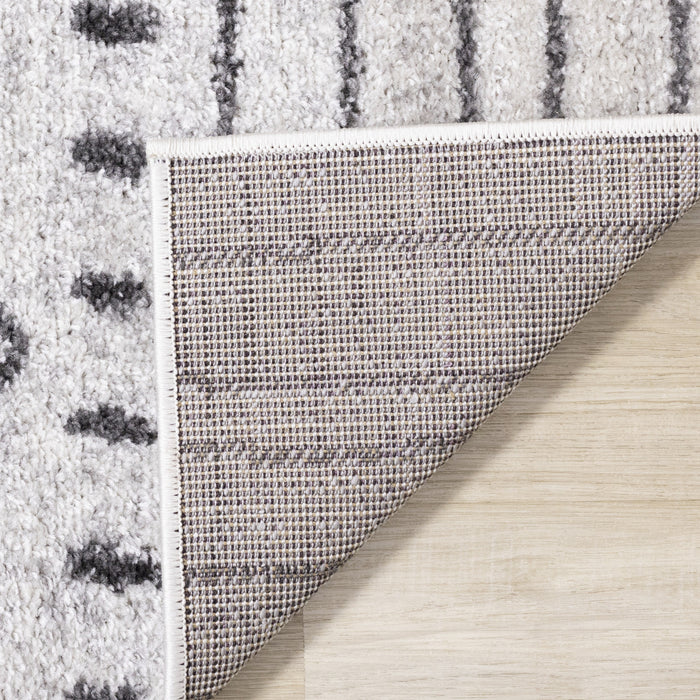 Tapis Emmett frise a inspire de tribal gris, 5'3\" x 7'7\"