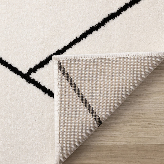 Tapis Covington a motif de treillis geometrique moderne blanc et noir, 5'3\" x 7'7\"