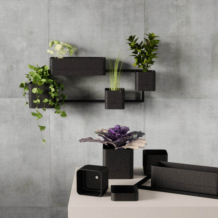 Jardinière murale Cubiko de Umbra - noire