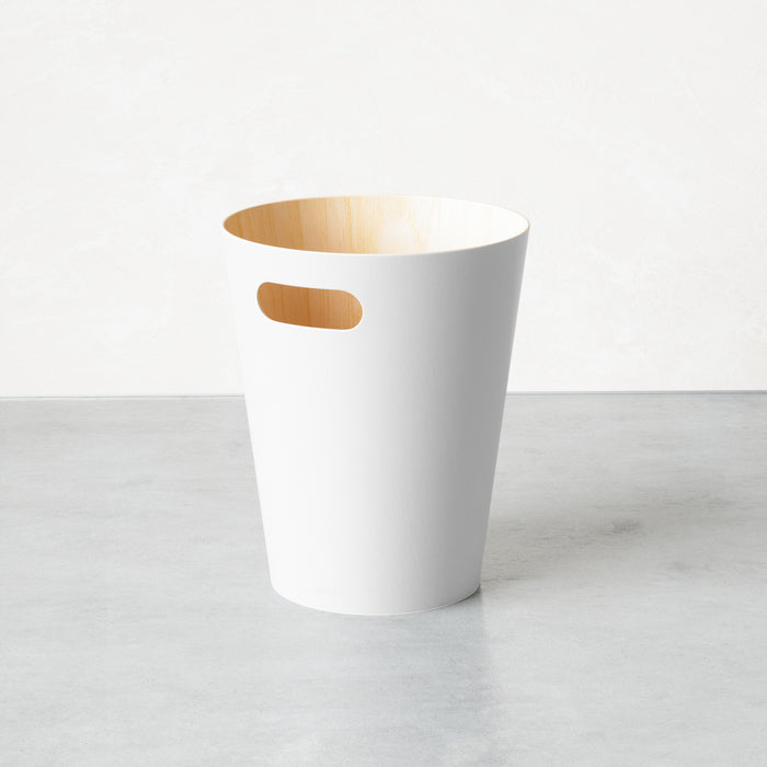 Poubelle Woodrow de Umbra - blanche