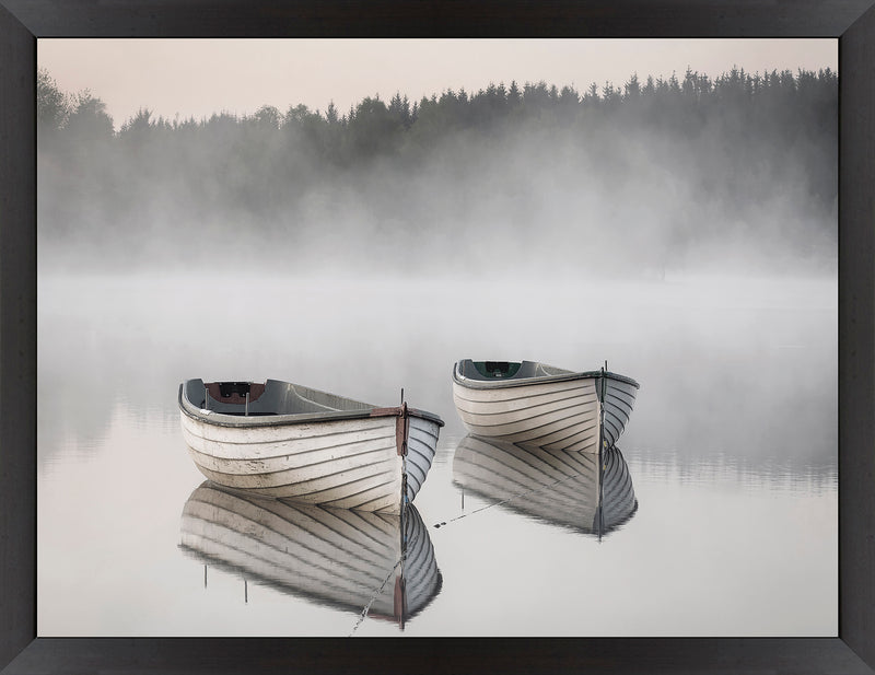 Œuvre d’art encadrée au fini lin « Pair of Boats » - 27 po x 35 po